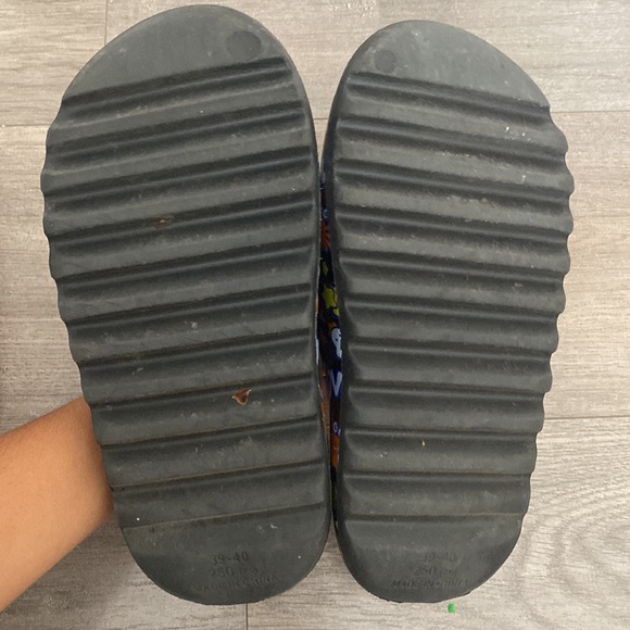 Women’s Cloud Slides - Picture 2 of 3